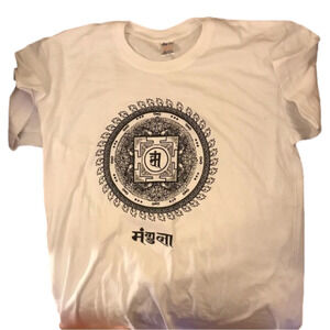 𝅺UNISEX white T-shirt, size 38 (size small).